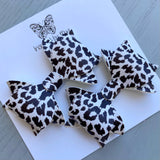 Small Antoinette Piggy Bow Pair - Black & White