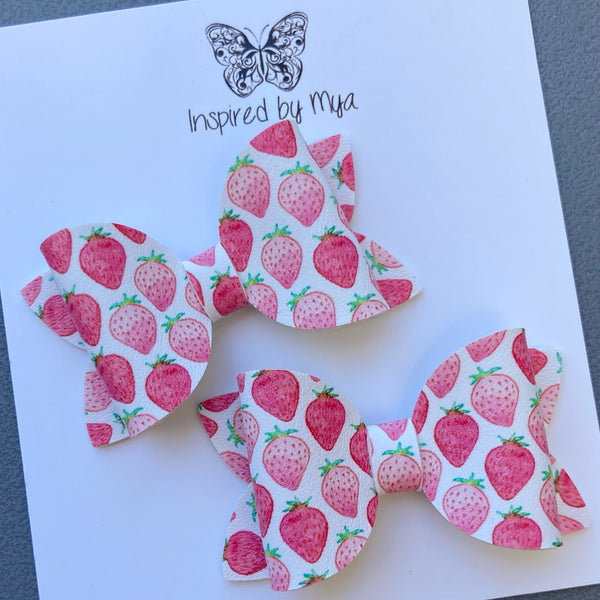 Pippa Piggy Clip Pair - Strawberries